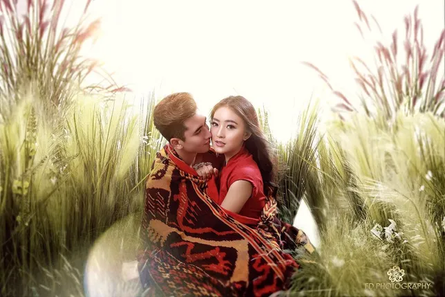 Pasangan manis dan serasi, Verrell Bramasta dengan Natasha Wilona. Credit: via instagram.com/fdphotography90