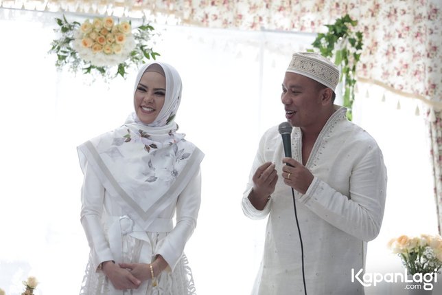 Vicky Prasetyo dan Angel Lelga banyak mendapatkan rezeki ketika hendak menikah. cr: KapanLagi.com/Muhammad Akrom Sukarya