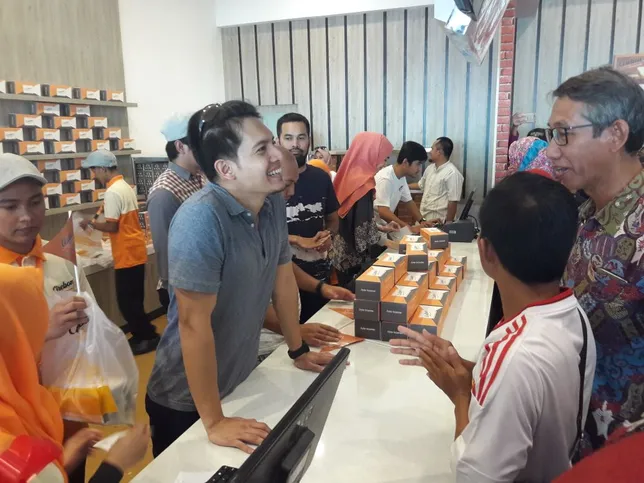 Dimas, Wisnu CS langsung terjun layani pelanggan © Dokumentasi Pribadi