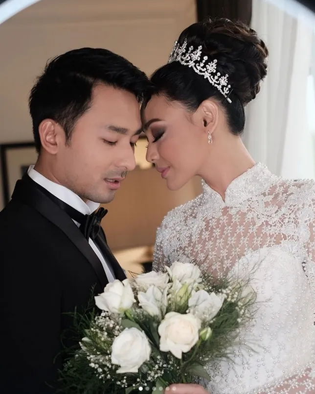Whulan dan Niki di acara resepsi pernikahan mereka, Sabtu (10/2) @instagram/bubahalfian