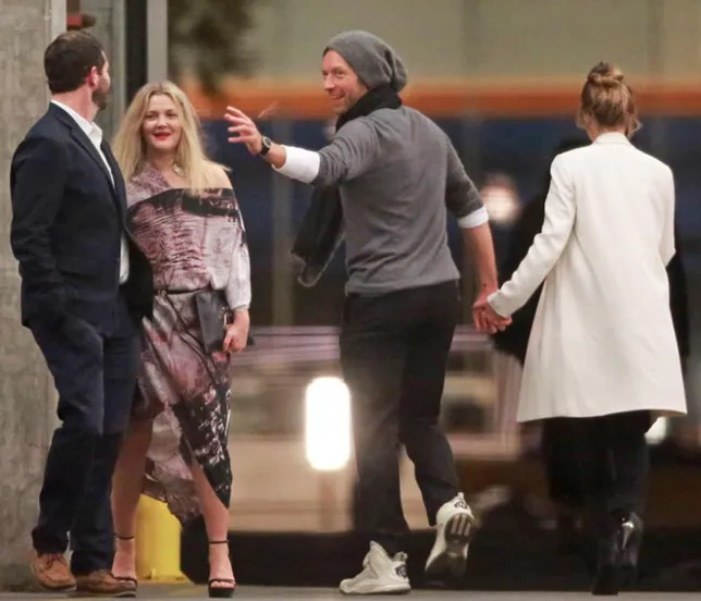 Chris Martin menghadiri pesta meriah yang digelar Ellen DeGeneres © dailymail.co.uk
