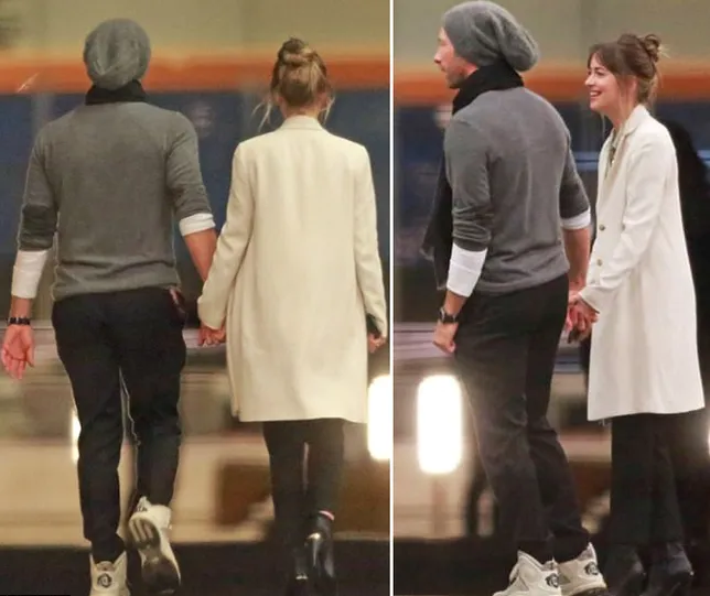 Ia pun datang ditemani sang pacar tercinta, Dakota Johnson © dailymail.co.uk