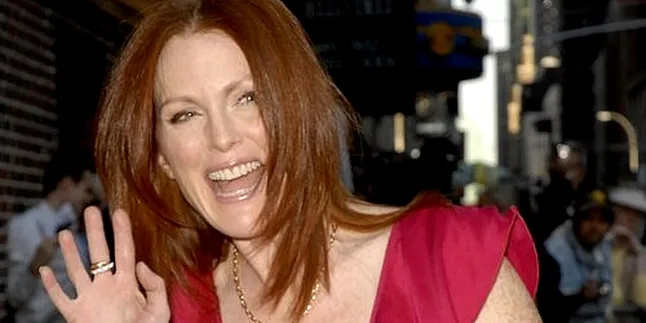 Julianne Moore Tak Jadi Perankan Hillary Clinton