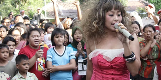 Pinkan Mambo Bangga Jadi Pengamen