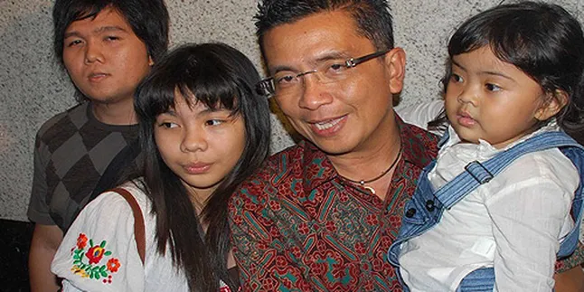 Helmy Nikahkan Putranya, Aci Absen