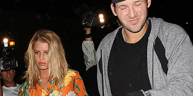 Jessica Simpson Desak Menikah, Tony Romo Gerah