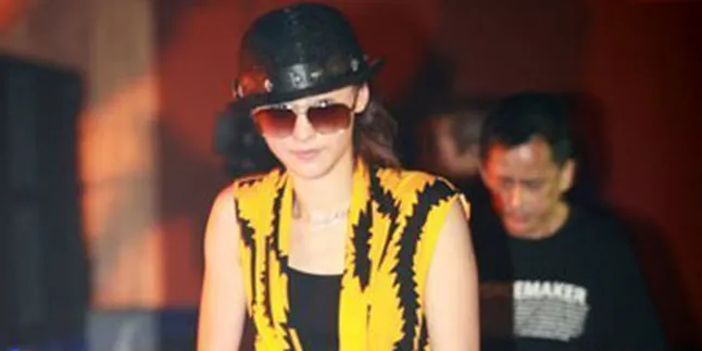 Cecilia Cheung Bantah Hamil