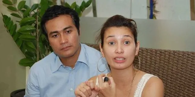 Adjie Pangestu - Nadia Pisah Ranjang?