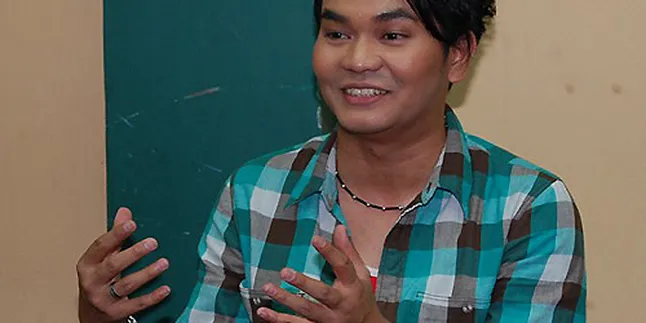 Indra Bekti Pamer Cincin Tunangan