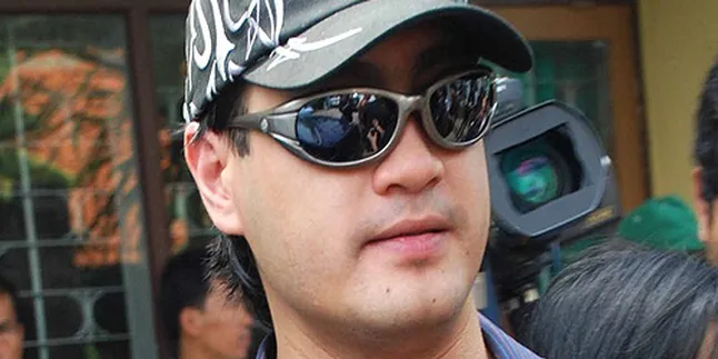 5 Menit, Ferry Irawan Resmi Duda Keren