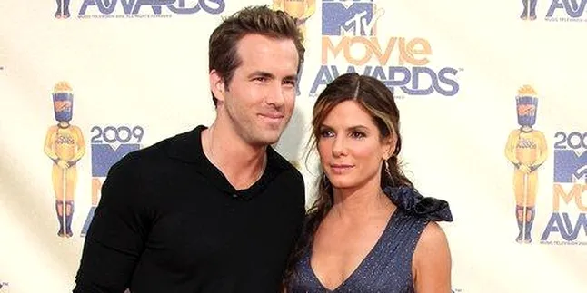 Ryan Reynolds Tak Percaya Bakal Bugil di Depan Bullock