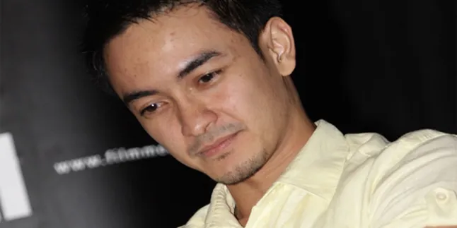 Zumi Zola: Teriak Merdeka Terasa Hingga ke Ubun-Ubun