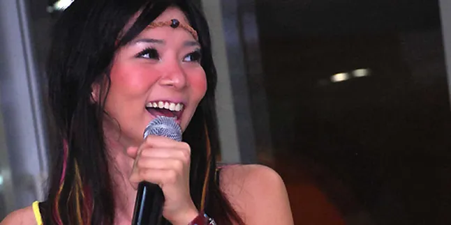 Jomblo, Mey Chan Cari Kesibukan