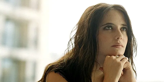 Eva Green Dipaksa Jadi Bond Girl