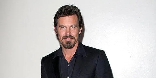 Josh Brolin Ditawari 'MONEY NEVER SLEEPS'