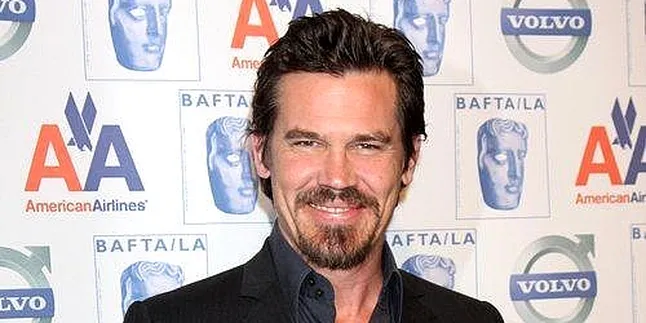 Josh Brolin: Susahnya Mencium Megan Fox Josh Brolin: Susahnya Mencium Megan Fox
