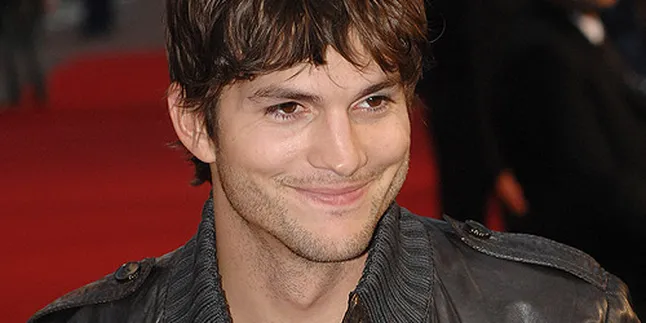 Ashton Kutcher Kencani Cewek Demi Kasur