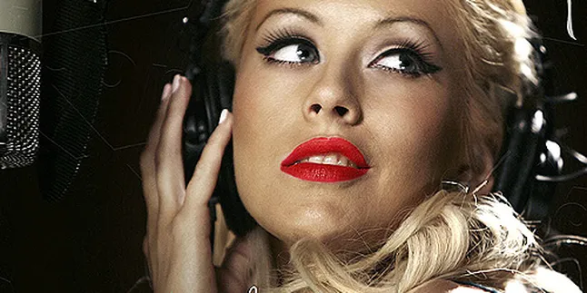Christina Aguilera Suka Bikin Sebal Paparazi