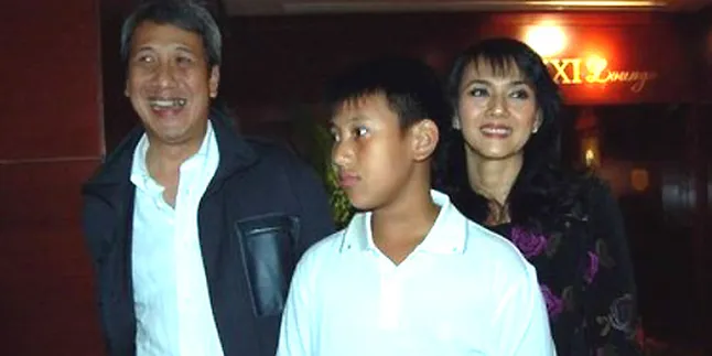 Rini S Bono, Sekolah Dulu Baru Balapan