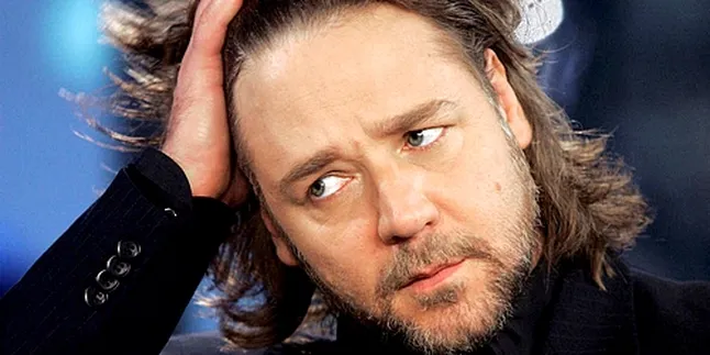 Russell Crowe Dilarang Masuk Pub