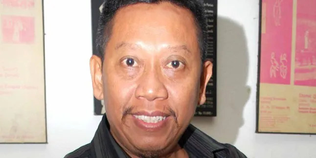 Tukul Arwana Sering Ngopi dan Ngerokok Bareng Mbah Surip