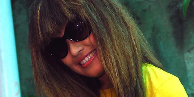 Pinkan Mambo Geli Lihat Rambut Sendiri