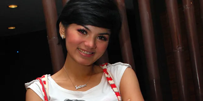 Intan RJ Akhirnya Ikuti Musik Selera Pasar Intan RJ Akhirnya Ikuti Musik Selera Pasar