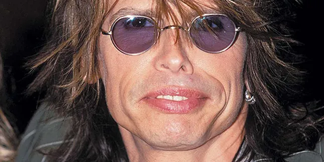 Jatuh Dari Panggung, Bahu Steven Tyler Patah