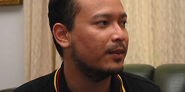 Banyu Biru Legowo Lepas Rianti