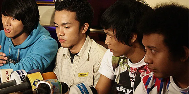 Pilar Berjuang Dari Label ke Label