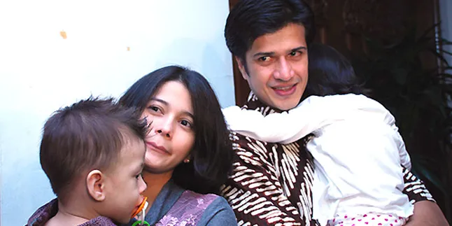 Primus Ajari Anak Sholat Sejak Dini