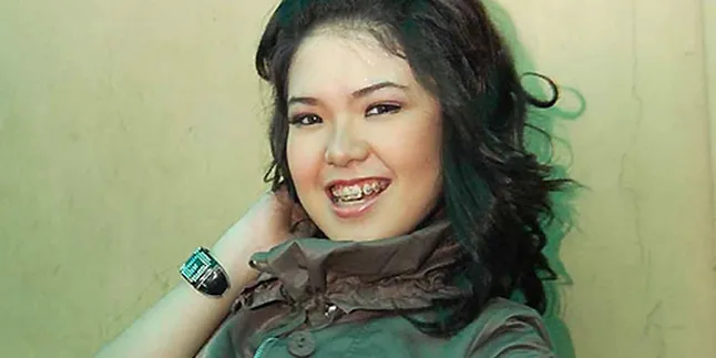 Tina Toon Makin Peduli Sesama