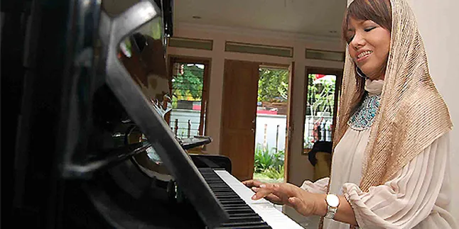 Roro Rahmawati Terilhami Usai Shalat Subuh