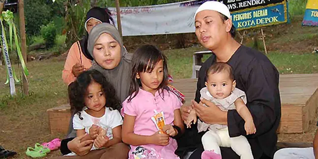 Opick Berziarah ke Makam W.S Rendra dan Mbah Surip