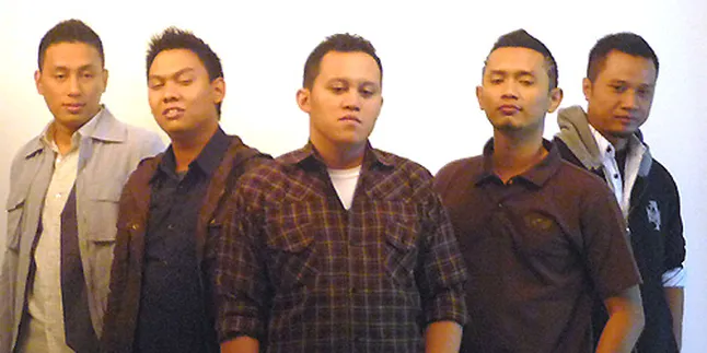 Terlalu Lama Didiamkan, Cross Bottom Ganti Label 