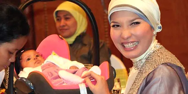 Arzetti, Nikmatnya Kerja Sambil 'Ngemong'