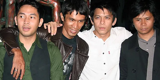 Ganti Nama, Peterpan Berbagi Souvenir Emas