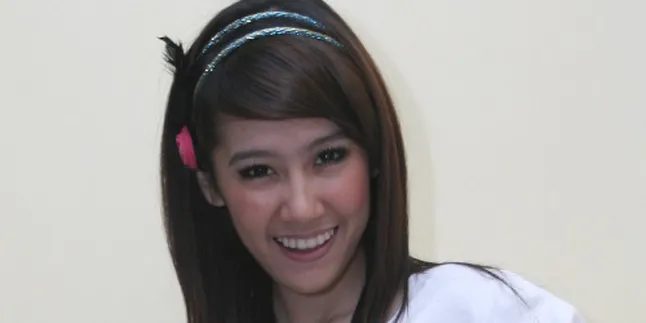 Ardina Rasti Jalani Hidup Enak Dengan Ikhlas