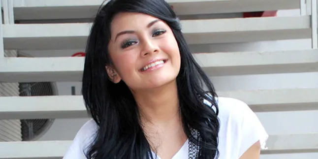 Saras Tak Hanya Andalkan Wajah dan Keseksian