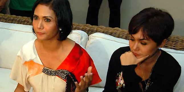 Dua Anak Menjanda, Ibunda Krisdayanti Nangis Dua Anak Menjanda, Ibunda Krisdayanti Nangis