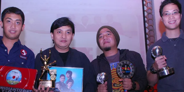 Yovie and Nuno Borong Platinum Award Dari Malaysia