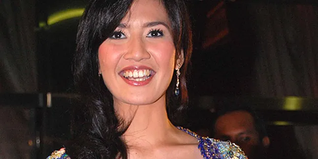 Asti Ananta Bikin Seragam Sungkeman