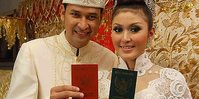 3 Oktober, Nuri - Hikmal Adakan Resepsi