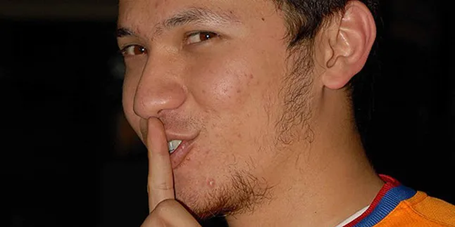 Gading Marten Kepincut BlackBerry Gara-Gara Paris Hilton