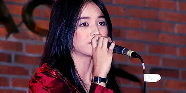 'Stripping' Bikin Ibadah dan Sekolah Juwita Bolong-Bolong