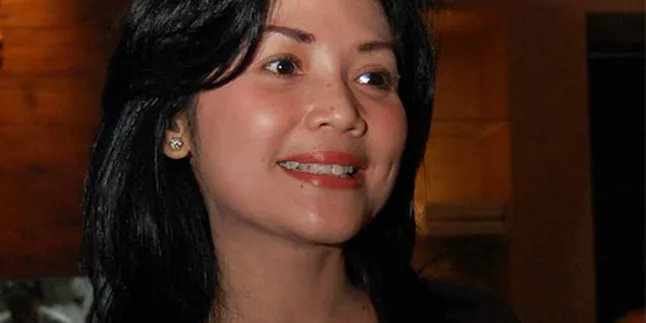 Kristina Ikut Sibuk Bikin Kue Lebaran