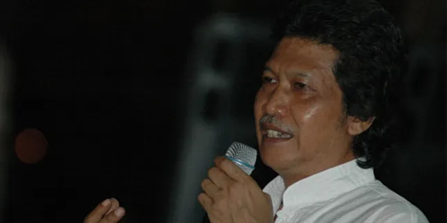 Cak Nun: Fatwa Haram Mengemis Pandangan Keliru