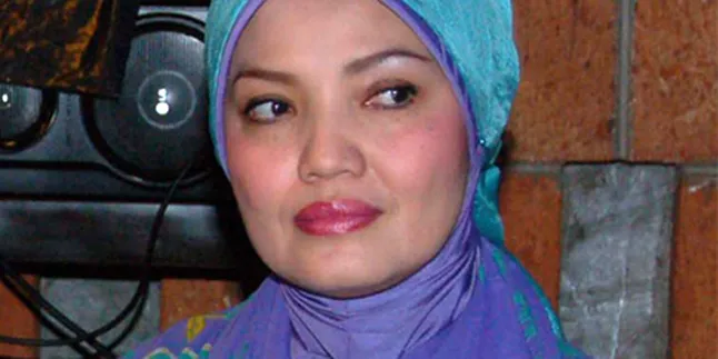 Mudik, Ratih Sanggarwati Gunakan Kereta Api