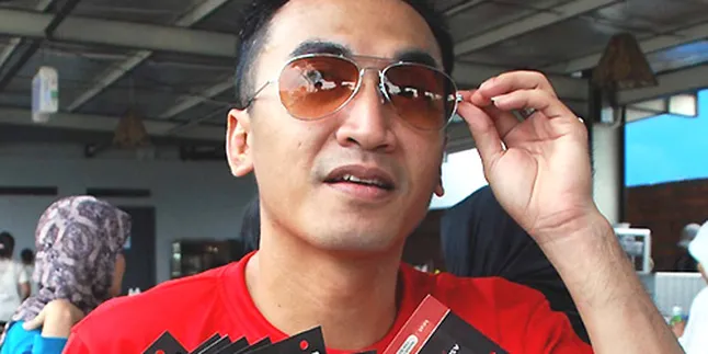 Rico Ceper Nikmati Kelengangan Jalan