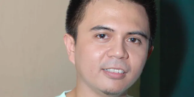 Sigit Wardhana Muter-Muter Pakai Batik